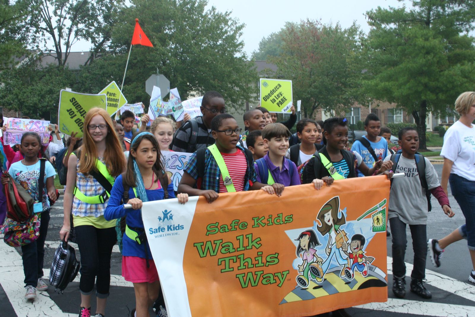 Picture of kids at Walk to School Day 2012