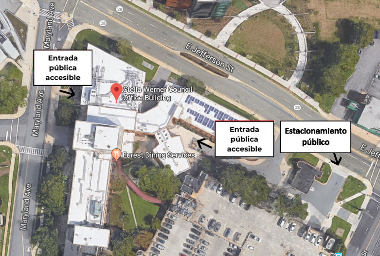 Edificio del Consejo con entrada pública accesible y estacionamiento identificado