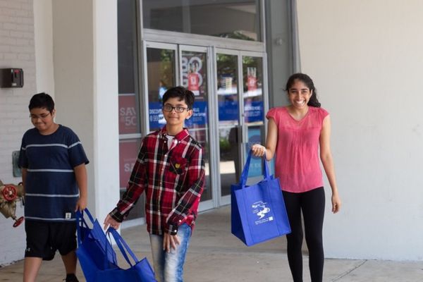 young people with reusable bags