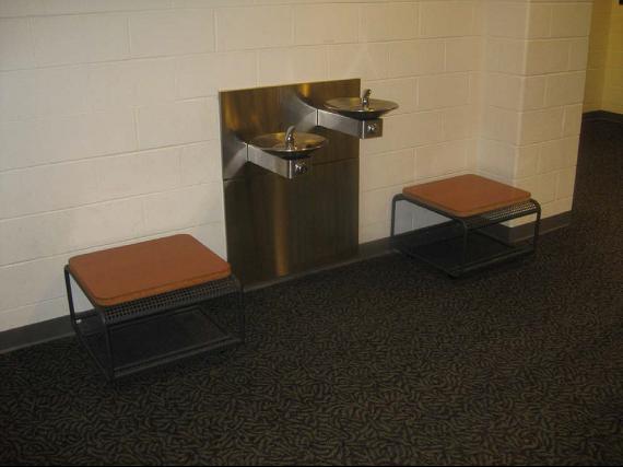 Cane-detectable Barriers around the Water Fountain