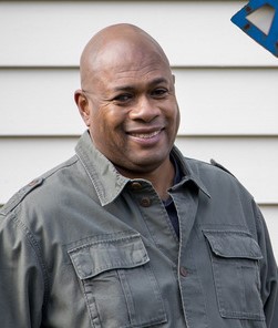 Headshot: Leon Taylor