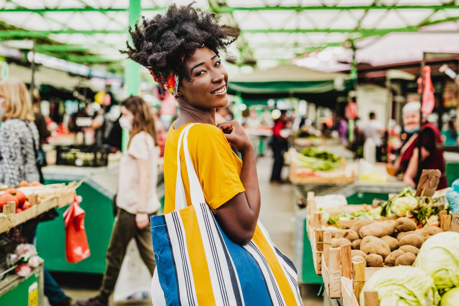 woman shopping at farmers market