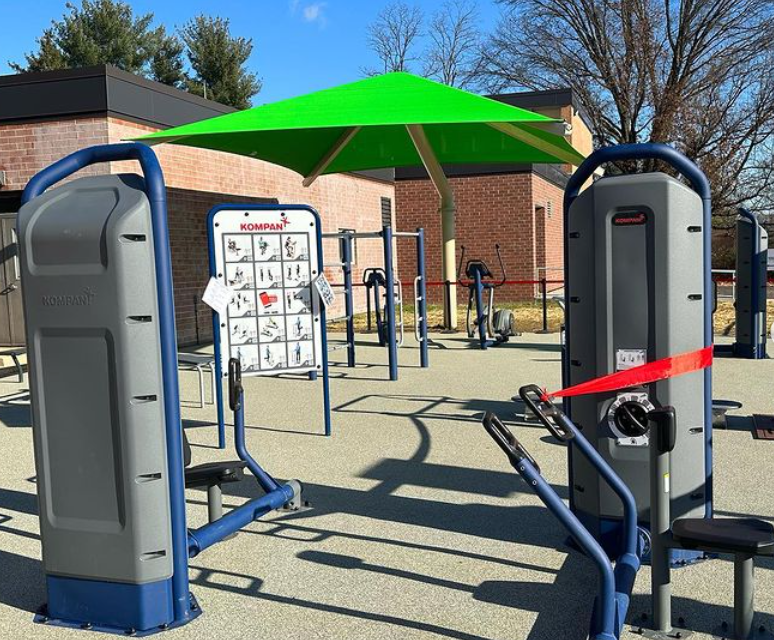 Workout machines in park area. 