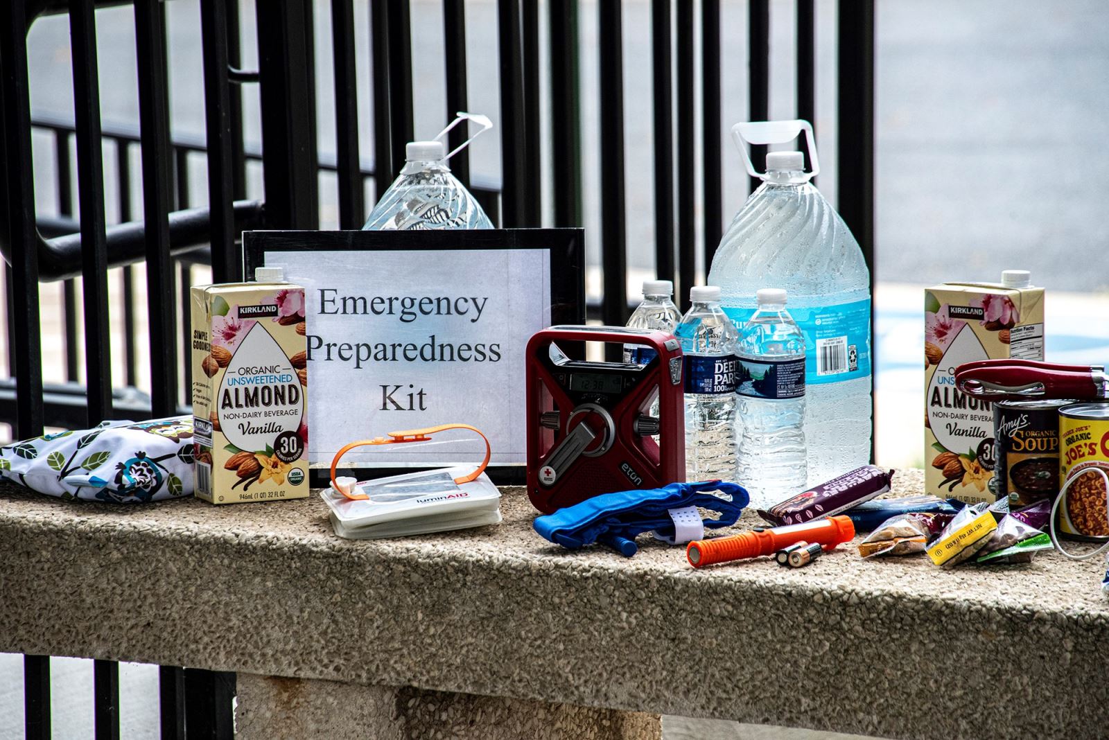emergency preparedness kit items