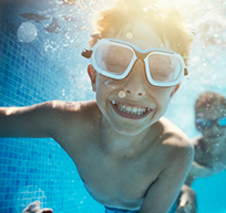 kids underwater at pool